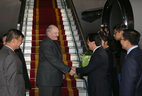 Президент Беларуси Александр Лукашенко прибыл с государственным визитом в Социалистическую Республику Вьетнам. Самолет с главой белорусского государства на борту совершил посадку в международном аэропорту Ханоя Ной Баи