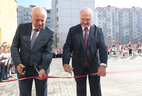 The ribbon was cut by the head of state, Minsk Mayor Anatoly Sivak and the director of the school
