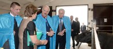 Президент Республики Беларусь Александр Лукашенко во время посещения хозяйства "Отор" в Чечерском районе, 26 июня 2014 г.