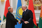 Belarus President Alexander Lukashenko and Kazakhstan President Nursultan Nazarbayev during the agreement signing ceremony