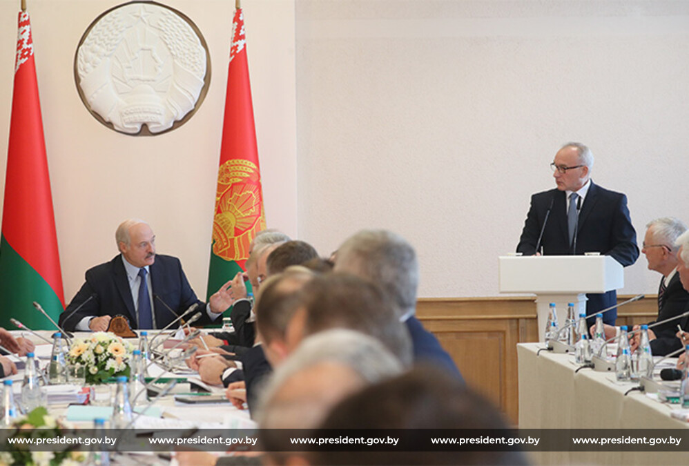 Во время совещания Во время совещания