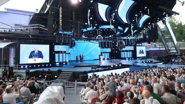 Александр Лукашенко на открытии фестиваля искусств "Славянский базар в Витебске" Лукашенко на фестивале в Витебске