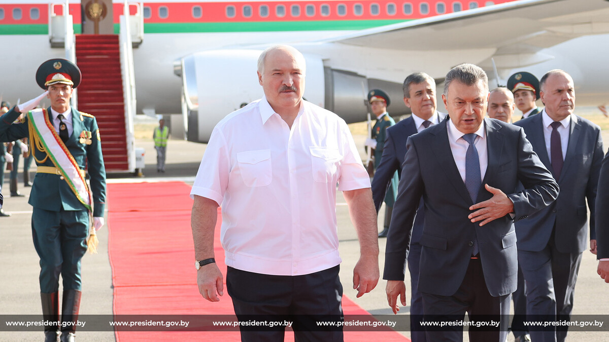 Таджики в белоруссии. Лукашенко и Рахмон. Лукашенко в Душанбе.