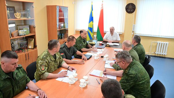 Александр Лукашенко, поездка в Лунинецкий район, 56-й зенитный ракетный полк, совещание по военной безопасности на южном направлении Александр Лукашенко, поездка в Лунинецкий район, 56-й зенитный ракетный полк, совещание по военной безопасности на южном направлении