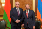 Президент Беларуси Александр Лукашенко и Премьер-министр Армении Никол Пашинян
