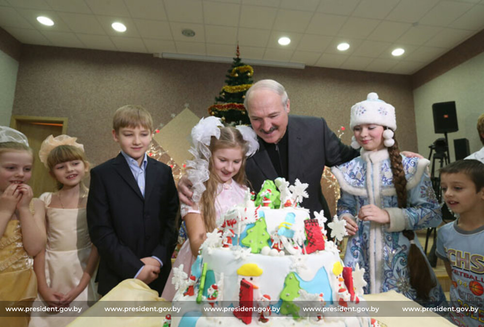 Президент лукашенко биография семья фото