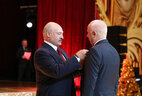 Aleksandr Lukashenko presents the Order of Honor to Minsk Mayor Anatoly Sivak