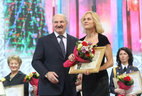 Alexander Lukashenko presents the award to Galina Matyas, choirmaster of the Pamyat Serdtsa folk vocal group of veterans of war, labor, and the Armed Forces from the national palace of culture for veterans