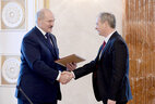 Alexander Lukashenko presents the professor certificate to Dmitry Ryklin