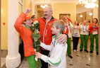 The Belarusian leader was one of the first to congratulate Darya Domracheva on the victory. President’s son Nikolai presented a bouquet of flowers to the Belarusian biathlete