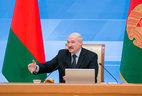 Президент Беларуси Александр Лукашенко во время встречи