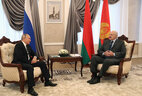 Президент Беларуси Александр Лукашенко и Президент России Владимир Путин во время встречи
