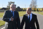 После завершения официальных мероприятий Президент Беларуси Александр Лукашенко пригласил российского лидера посетить свою малую родину в агрогородке Александрия Шкловского района