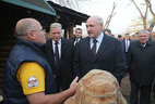 Александр Лукашенко во время посещения агротуристического комплекса "Гарадзенскi маёнтак "Каробчыцы"