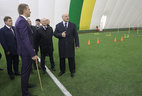 Александр Лукашенко во время посещения спорткомплекса "Пышки" в Гродно