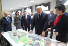 Александр Лукашенко во время посещения Гродненского государственного университета имени Янки Купалы