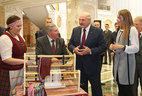 Президент Беларуси Александр Лукашенко во время посещения интерактивных площадок