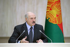 Александр Лукашенко во время совещания по вопросам развития льноводства и переработки льна