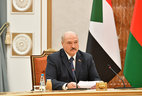 Президент Беларуси Александр Лукашенко во время встречи с представителями СМИ по итогам переговоров