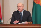 Александр Лукашенко во время совещания с активом Минска