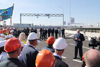 Александр Лукашенко во время общения с трудовыми коллективами строительных организаций