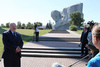 Александр Лукашенко во время посещения Брестской крепости