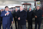 Александр Лукашенко во время посещения ОАО "Кореличи-Лен"