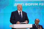 Президент Беларуси Александр Лукашенко на заседании II Форума регионов Беларуси и Украины