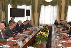 Переговоры с Президентом Украины Владимиром Зеленским в расширенном составе