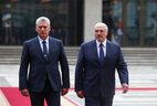 Президент Беларуси Александр Лукашенко и Президент Кубы Мигель Марио Диас-Канель Бермудес во время церемонии официальной встречи