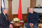 Президент Беларуси Александр Лукашенко лично проводил в аэропорту Президента Кубы Мигеля Марио Диас-Канеля Бермудеса, который завершил свой официальный визит в Беларусь