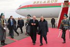 Президент Беларуси Александр Лукашенко прибыл с официальным визитом в Казахстан. У трапа самолета Главу государства встречал лично Президент Казахстана Касым-Жомарт Токаев