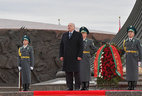 Президент Беларуси Александр Лукашенко во время церемонии возложения