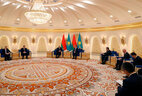 Во время переговоров с Президентом Казахстана Касым-Жомартом Токаевым в узком формате