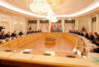 Во время переговоров с Президентом Казахстана Касым-Жомартом Токаевым в расширенном формате