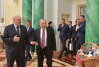 В конце встречи Александр Лукашенко и Нурсултан Назарбаев обменялись подарками