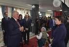 Александр Лукашенко пообщался с политиком Татьяной Короткевич, которая присутствовала на избирательном участке