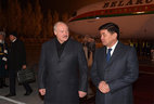 Президент Беларуси Александр Лукашенко и Премьер-министр Кыргызстана Мухаммедкалый Абылгазиев
