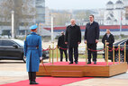 Церемония официальной встречи Президента Беларуси Александра Лукашенко на площади у Дворца Сербии