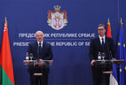 Президент Беларуси Александр Лукашенко и Президент Сербии Александр Вучич во время встречи с представителями СМИ по итогам переговоров