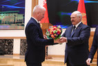 Медалью "За трудовые заслуги" Александр Лукашенко наградил председателя Постоянной комиссии по жилищной политике и строительству Юрия Дорогокупца