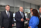 Александр Лукашенко во время посещения РУП "Завод газетной бумаги" в Шклове