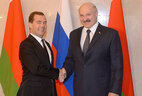 Александр Лукашенко на встрече с Премьер-министром России Дмитрием Медведевым в Москве