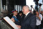 Alexander Lukashenko left a note in the distinguished visitors’ book at the Avala Memorial