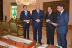 Belarus President Aleksandr Lukashenko and Egypt President Abdel Fattah el-Sisi exchange gifts