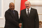 Александр Лукашенко принял верительные грамоты Чрезвычайного и Полномочного Посла Мозамбика в Беларуси Марио Сарайвы Нгуэньи