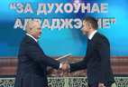 The award is conferred on the Central Committee of the BRSM Youth Union. Alexander Lukashenko presents the award to Second Secretary of the Central Committee of the BRSM Youth Union Andrei Belyakov