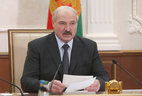 Belarusian President Alexander Lukashenko approves the resolution on Belarus’ state border protection in 2015