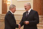Alexander Lukashenko presents the diploma of the NASB academician to head of the heart surgery lab of the Cardiology National Research Center Yuri Ostrovsky