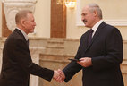 Alexander Lukashenko presents the diploma of the NASB member to deputy head of the optical diagnostics lab of the Stepanov Institute of Physics Vladimir Belyi